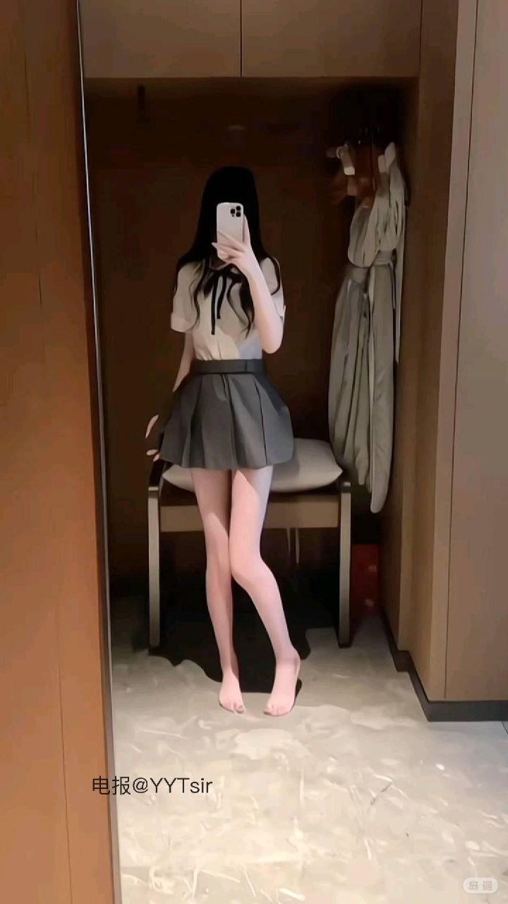 630930 2025-08-19 14:06:47 嘴好干 我的意思是宝宝亲亲^ω^