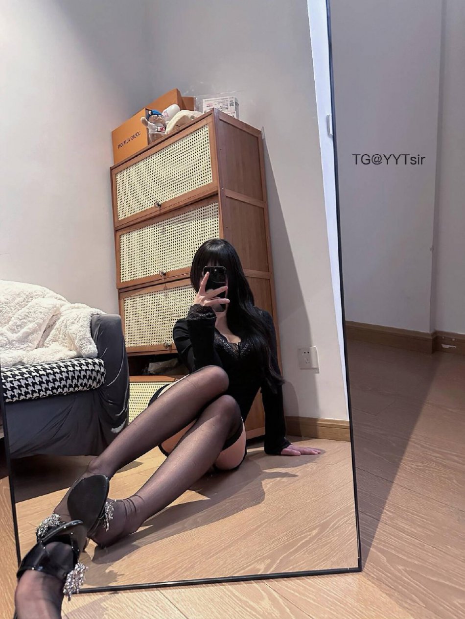 小奈酱 2025-09-01 20:15:33 哪有什么意难平 你穿包臀裙你也行 第1张