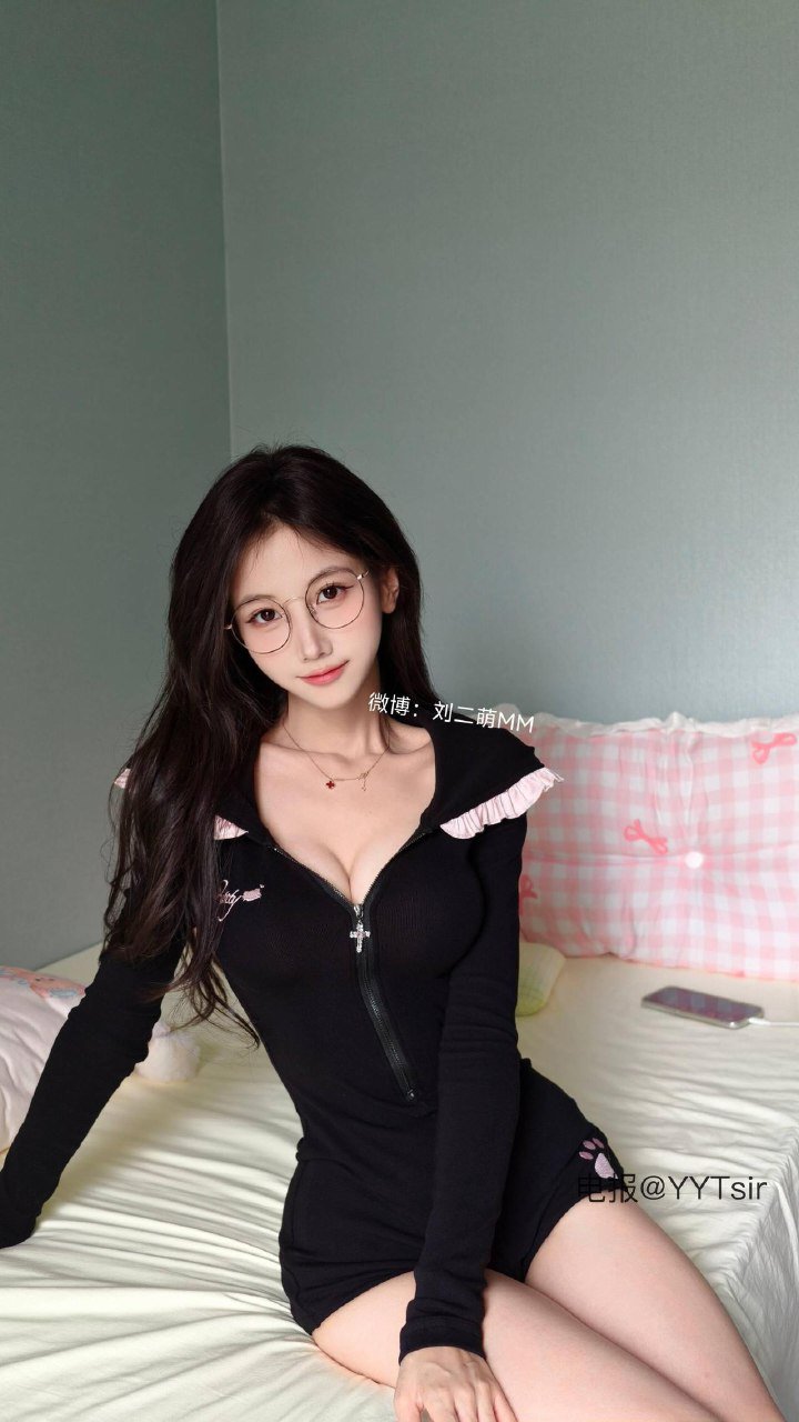 刘二萌 2025-09-02 10:12:19 🔥乖乖女的私下神秘日常🤫