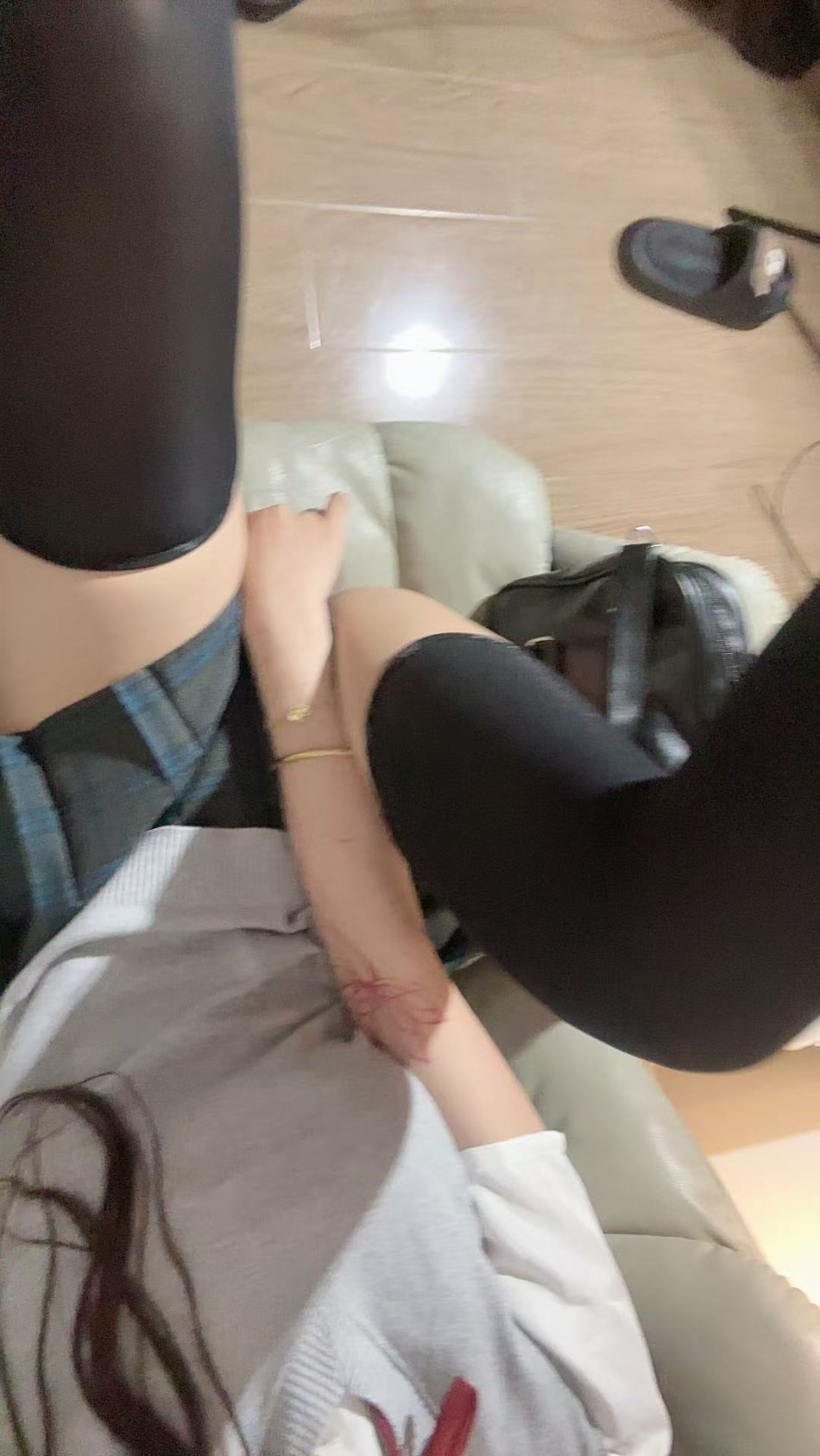 吞吞 2025-09-07 13:24:32 绝美套装来咯 肉感十足👍白丝嫩腿🦵 第7张