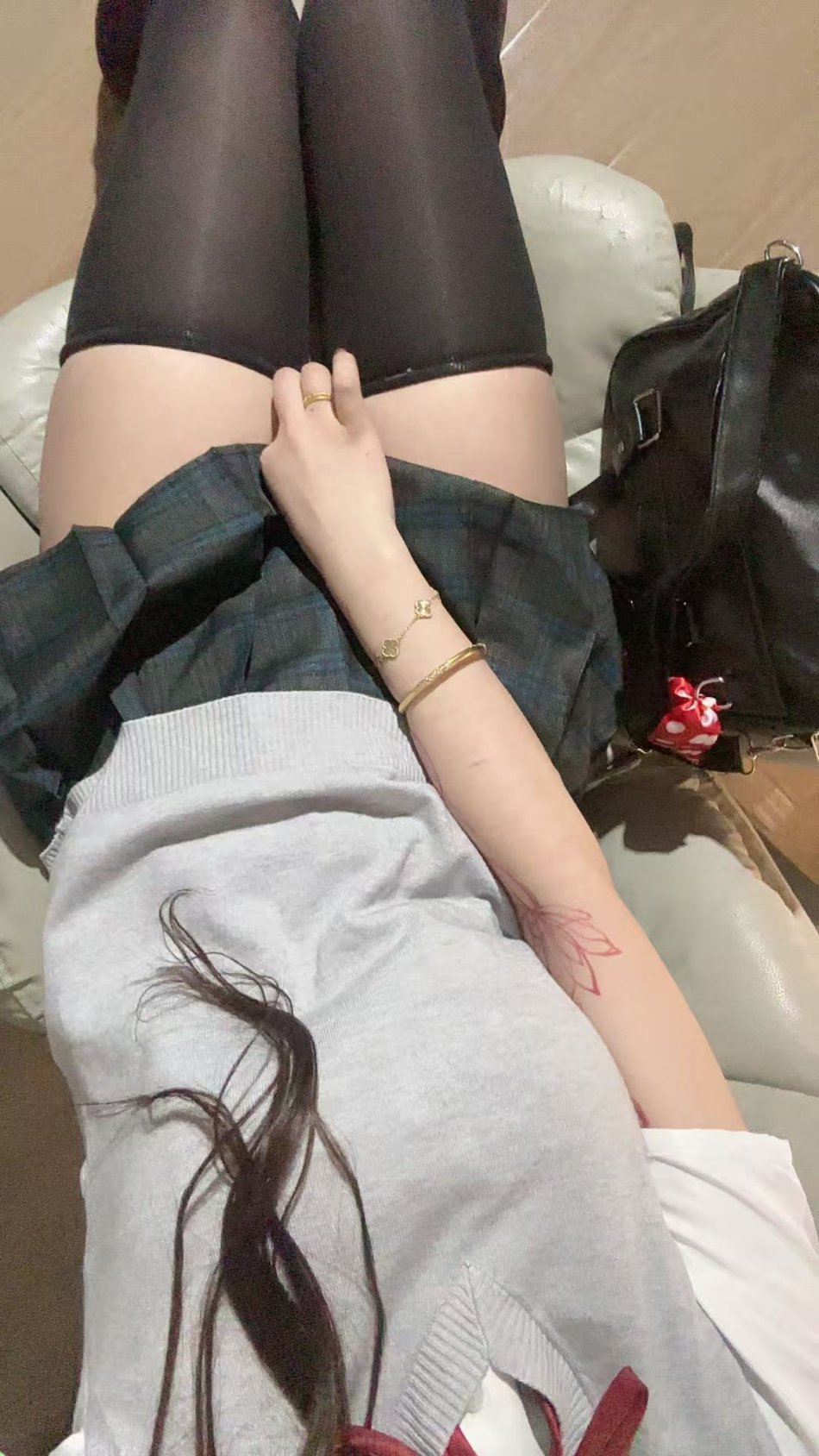 吞吞 2025-09-07 13:24:32 绝美套装来咯 肉感十足👍白丝嫩腿🦵 第8张