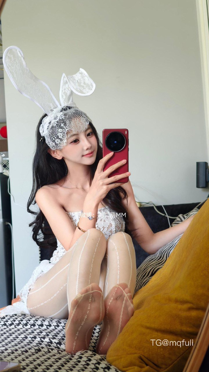 刘二萌 2025-09-09 18:47:37 绝美套装来咯🤗水嫩肌肤👀