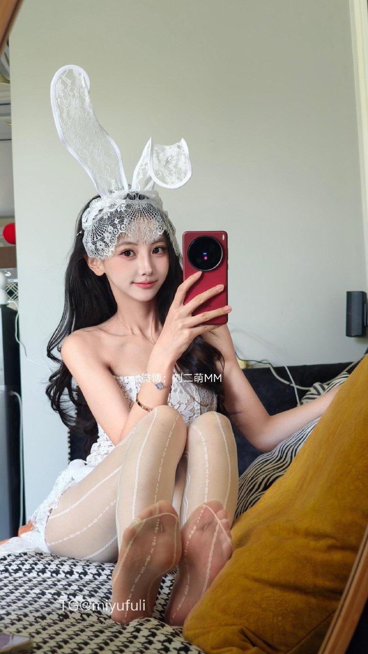 刘二萌 2025-09-09 18:47:37 绝美套装来咯🤗水嫩肌肤👀