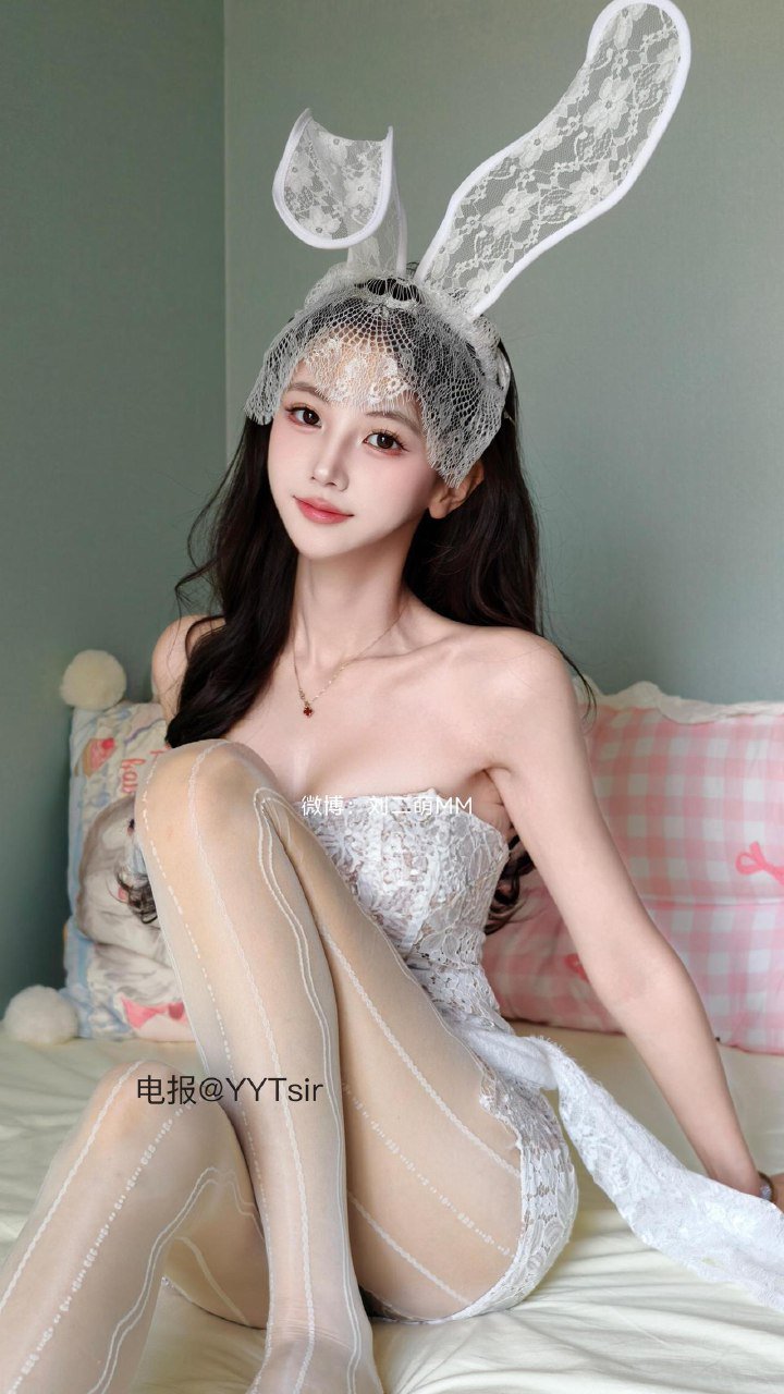 刘二萌 2025-09-09 18:47:37 绝美套装来咯🤗水嫩肌肤👀