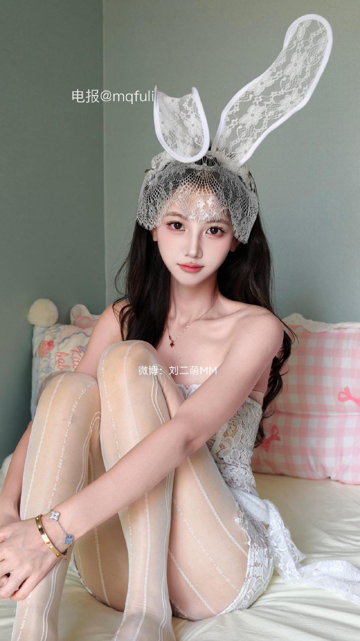 刘二萌 2025-09-09 18:47:37 绝美套装来咯🤗水嫩肌肤👀