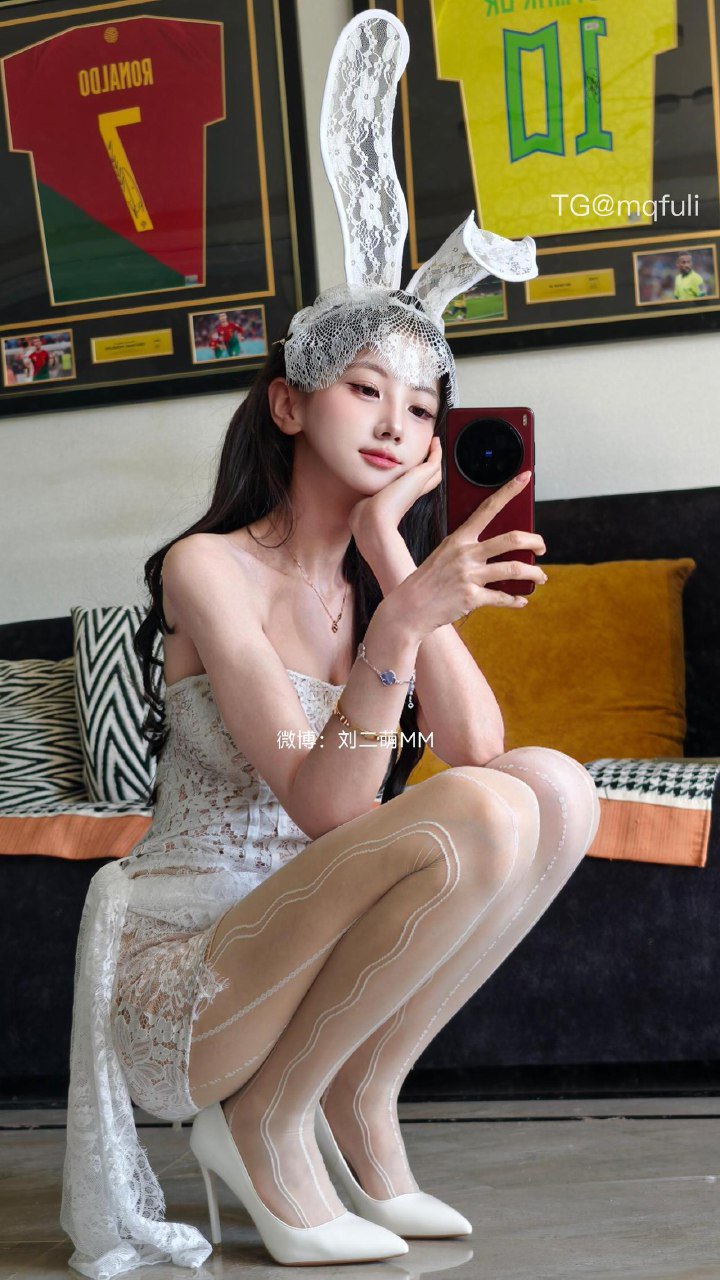 刘二萌 2025-09-09 18:47:37 绝美套装来咯🤗水嫩肌肤👀