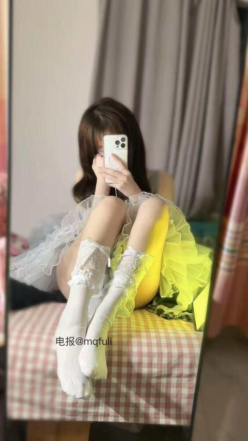 莹莹iio 2025-09-10 10:52:51 还是第一次穿这种袜子 第1张