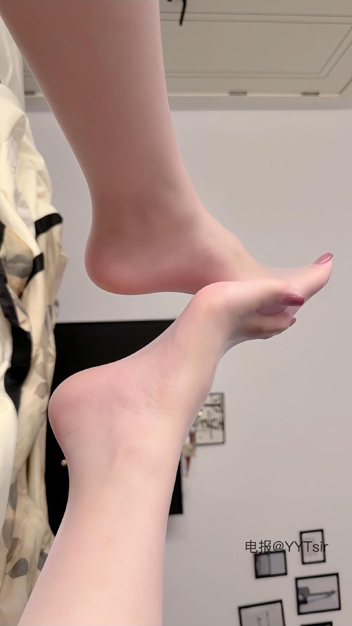 娇七 2025-09-13 16:05:23 嘉宾贴🔥七的绑带紫丝美腿 第15张