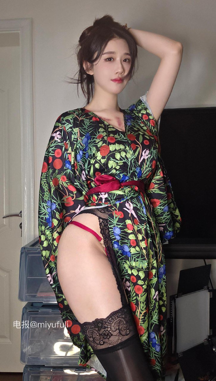 轩子巨2兔 2025-09-13 16:19:26 你的韩漫老师3️⃣5️⃣张写真 第5张