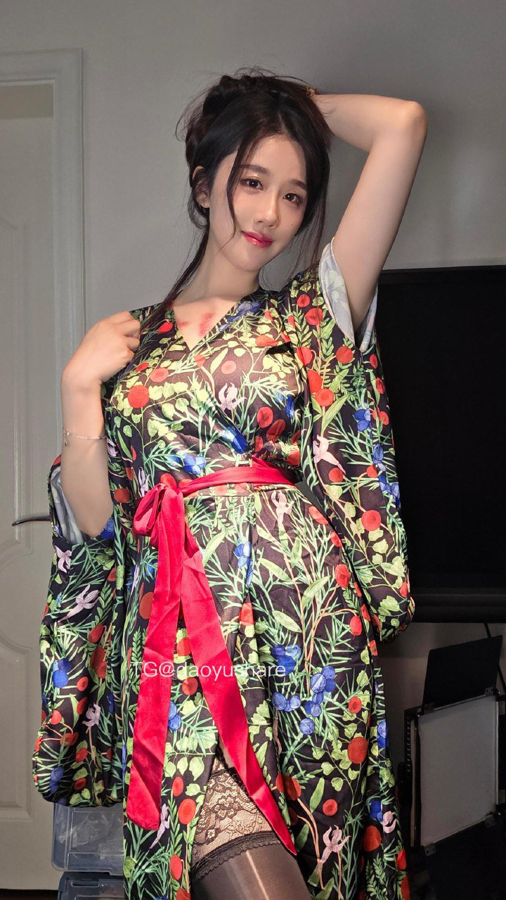 轩子巨2兔 2025-09-13 16:19:26 你的韩漫老师3️⃣5️⃣张写真 第2张