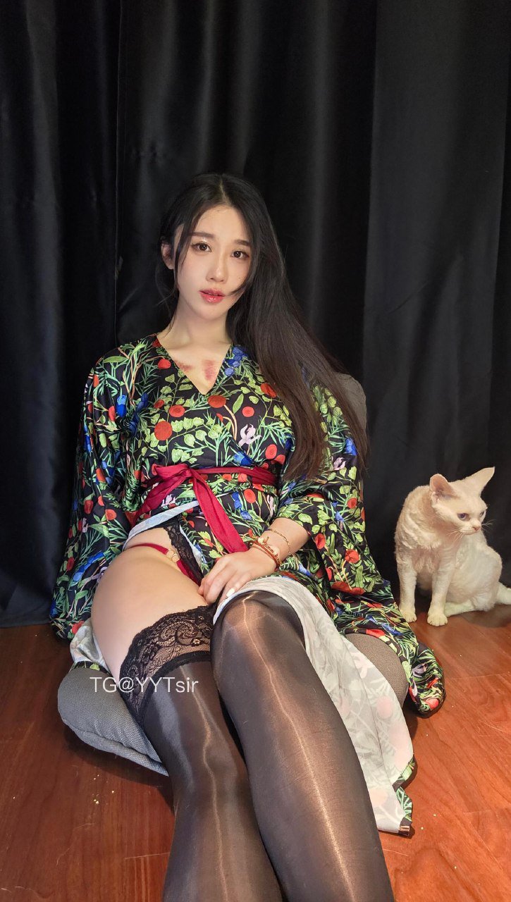 轩子巨2兔 2025-09-13 16:19:26 你的韩漫老师3️⃣5️⃣张写真 第13张