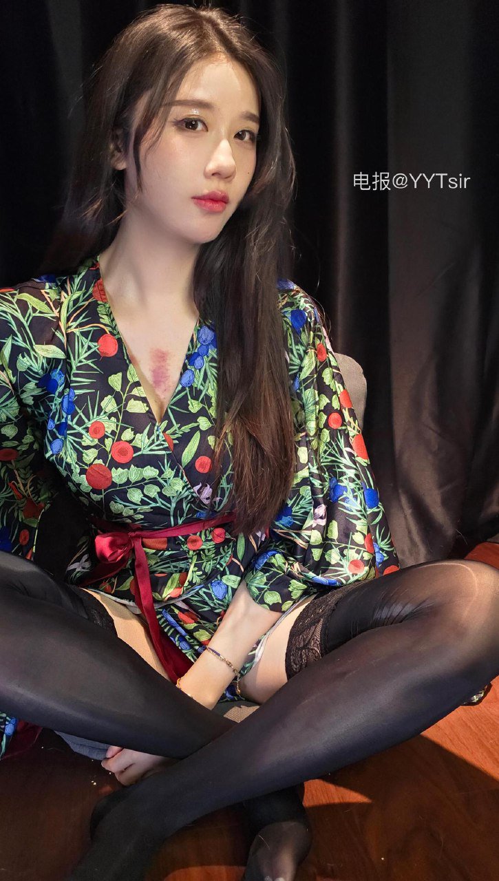 轩子巨2兔 2025-09-13 16:19:26 你的韩漫老师3️⃣5️⃣张写真 第16张