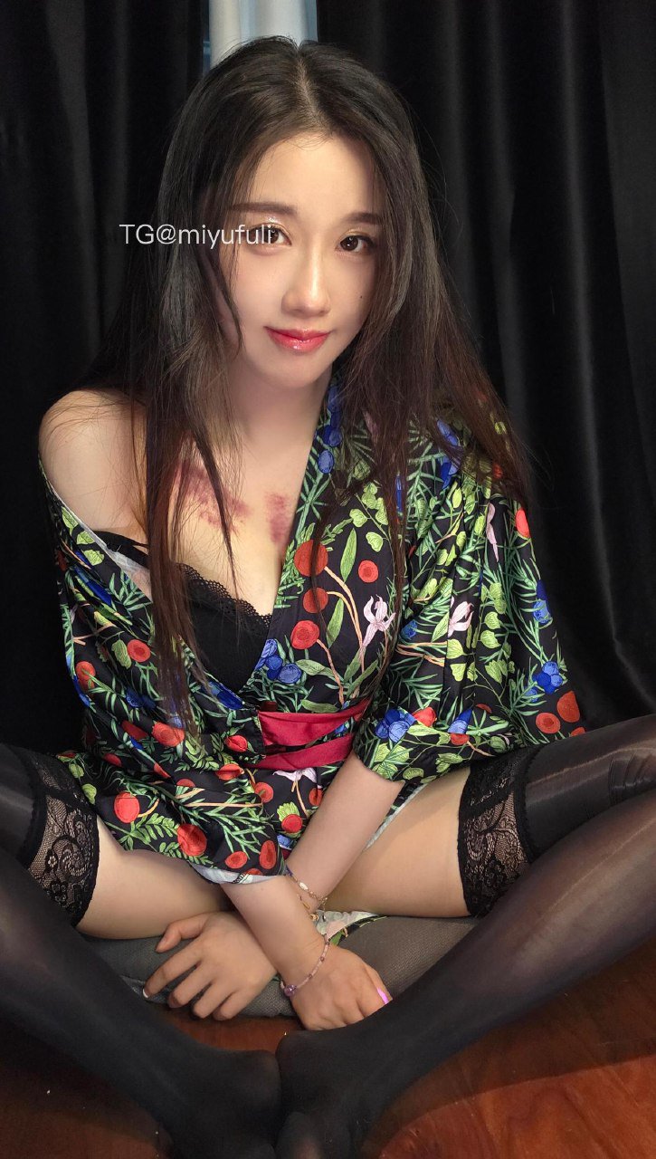 轩子巨2兔 2025-09-13 16:19:26 你的韩漫老师3️⃣5️⃣张写真 第24张