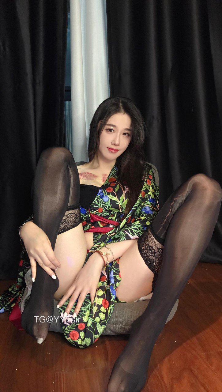 轩子巨2兔 2025-09-13 16:19:26 你的韩漫老师3️⃣5️⃣张写真 第26张