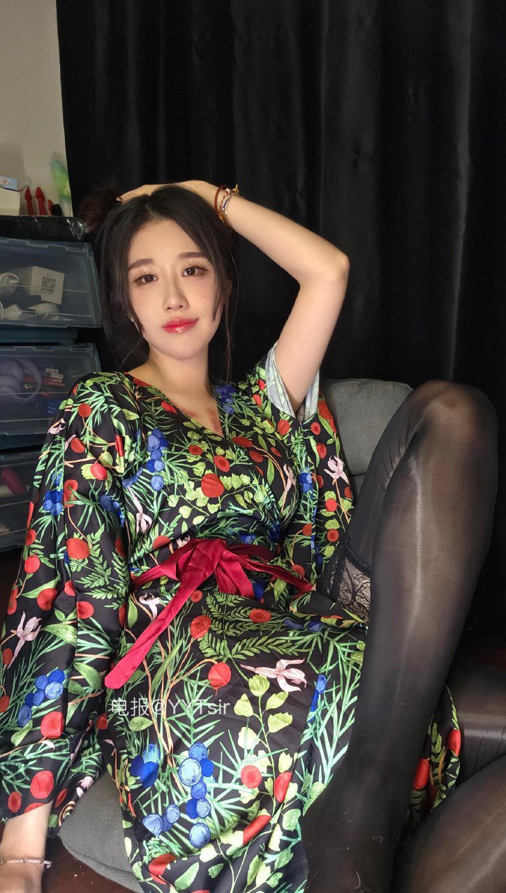 轩子巨2兔 2025-09-13 16:19:26 你的韩漫老师3️⃣5️⃣张写真 第31张