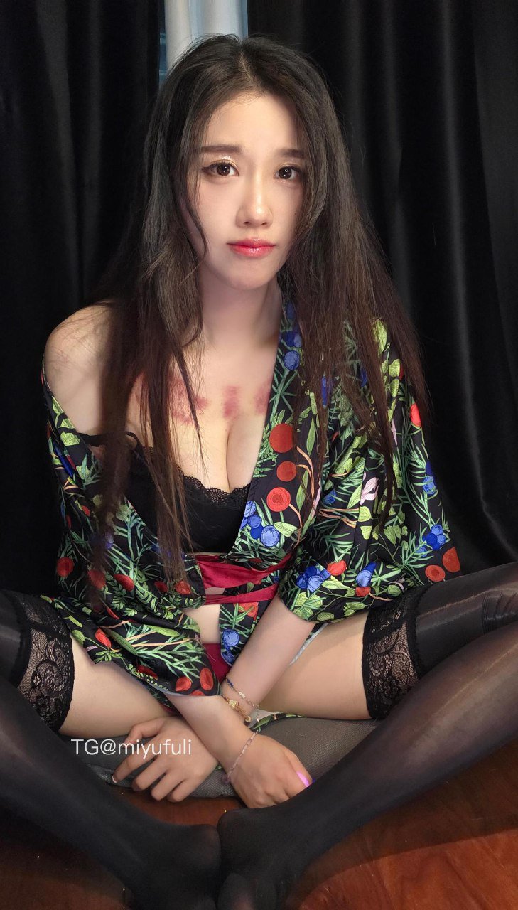 轩子巨2兔 2025-09-13 16:19:26 你的韩漫老师3️⃣5️⃣张写真 第25张