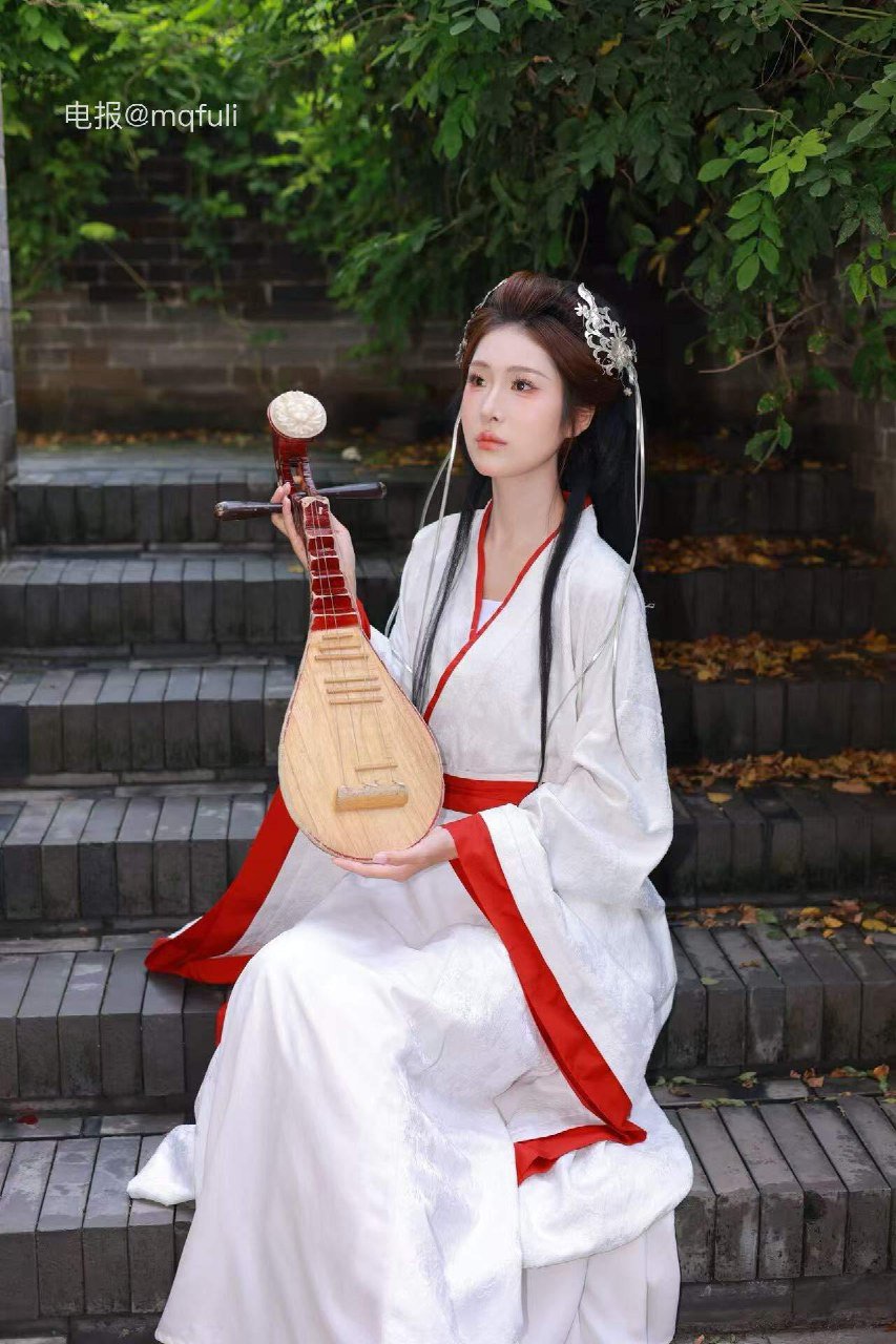 粉红小香猪 2025-09-17 14:43:17 拍了好看的照片给宝宝们看👀 第3张