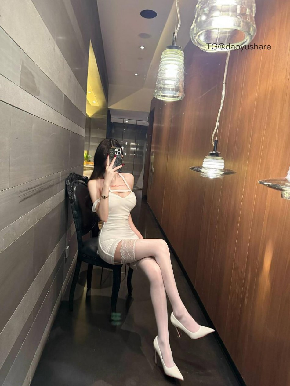 小奈酱 2025-09-26 20:11:00 好纯欲的小白裙