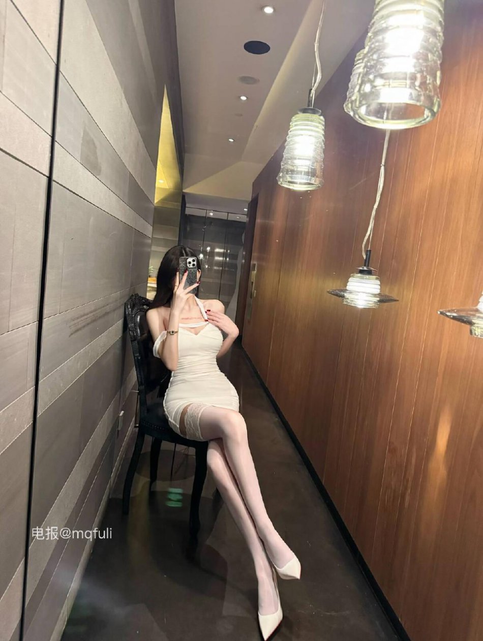 小奈酱 2025-09-26 20:11:00 好纯欲的小白裙