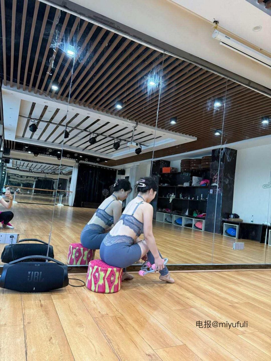 芳姨 2025-09-26 18:44:26 周五快乐了吗，宝宝们😘