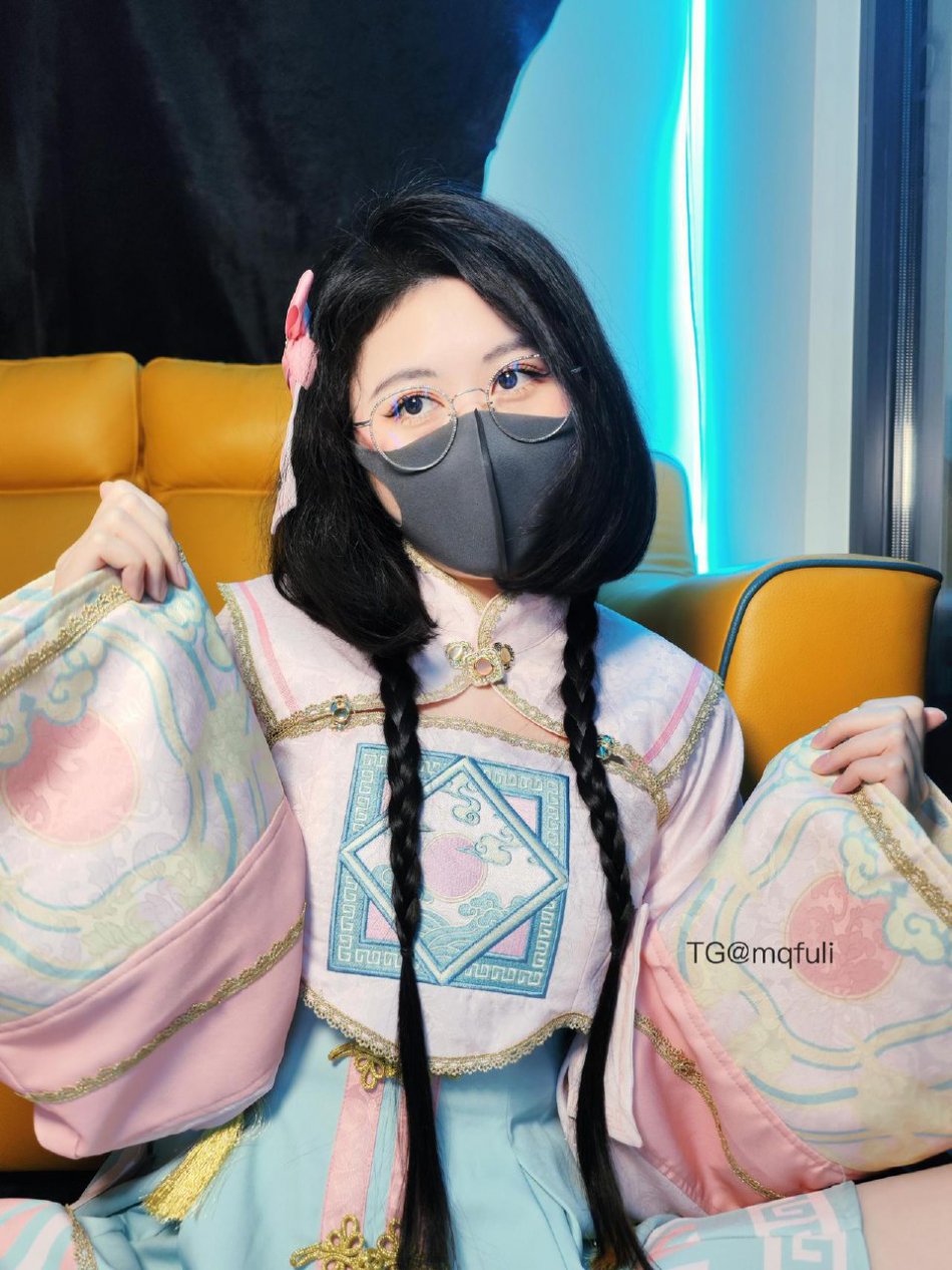 Naimi奶咪 2025-09-26 15:55:39 晚上遇见我,你会害怕吗 第12张