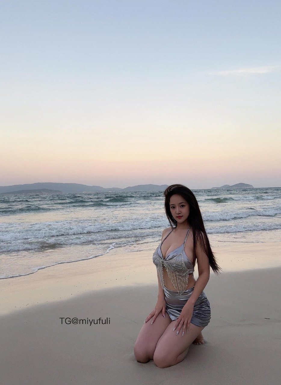 成都朵朵 2025-09-03 11:33:21 【嘉宾贴】超清9张新泳装