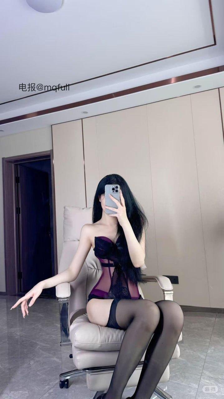 S学姐 2025-09-14 12:34:07 透视吊带束身黑丝