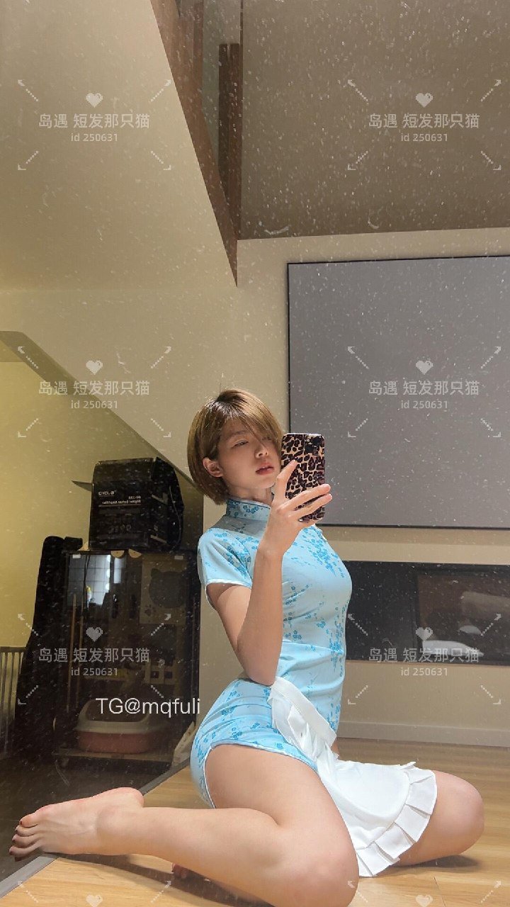 短发那只猫 2025-09-29 23:17:03 哥哥饿了吗 小厨猫煮面给你吃😘