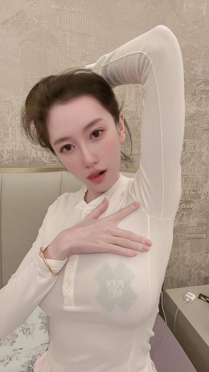 抖音网红 大熊硬糖 大尺度照片