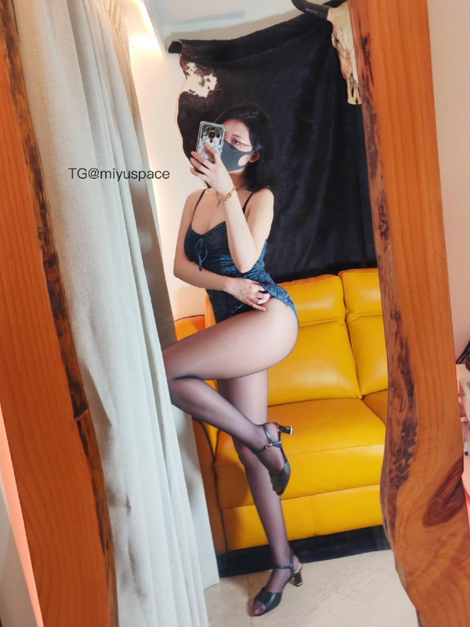 Naimi奶咪 2025-10-11 16:56:28 应该好好休息了,还有几张马上发 第1张