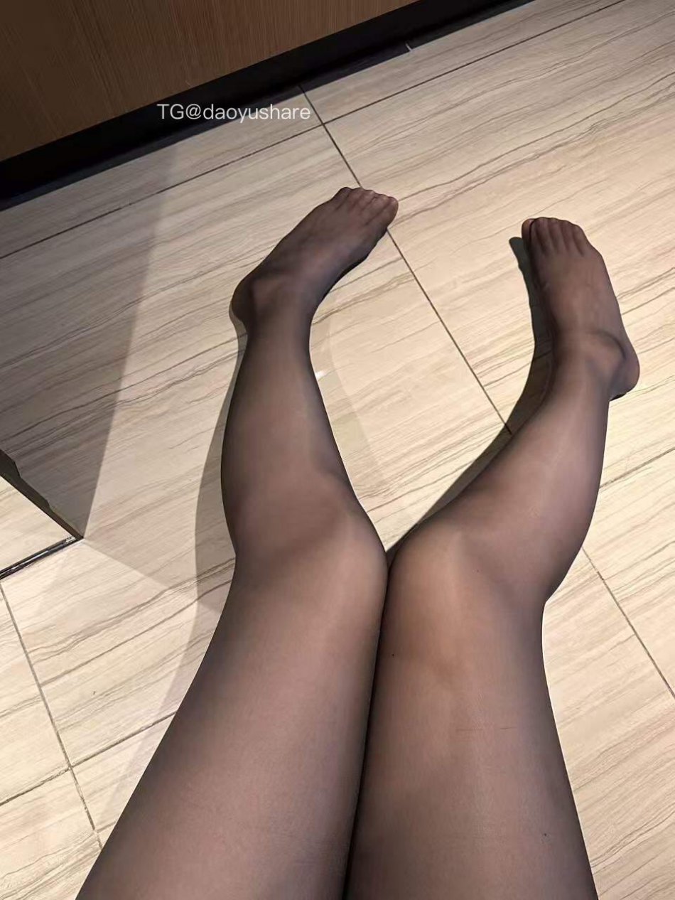 兔头同学tutu 2025-10-11 17:59:09 黑丝哦 我的轮廓 正等着你目光来描摹