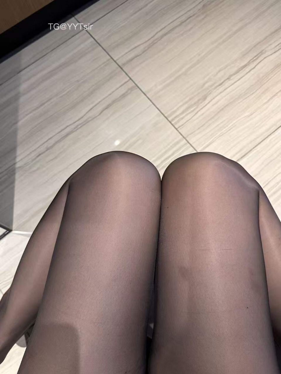 兔头同学tutu 2025-10-11 17:59:09 黑丝哦 我的轮廓 正等着你目光来描摹