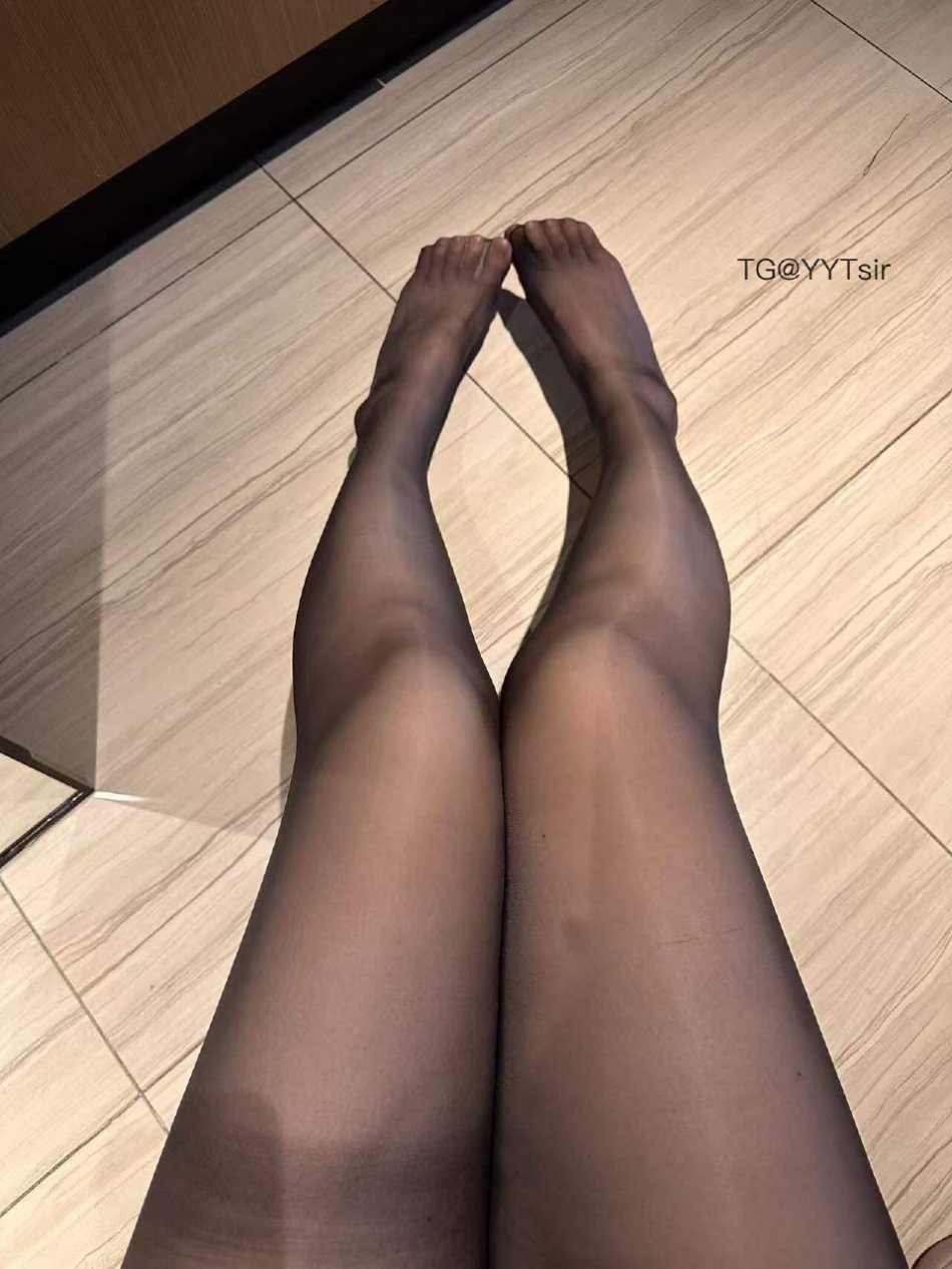 兔头同学tutu 2025-10-11 17:59:09 黑丝哦 我的轮廓 正等着你目光来描摹