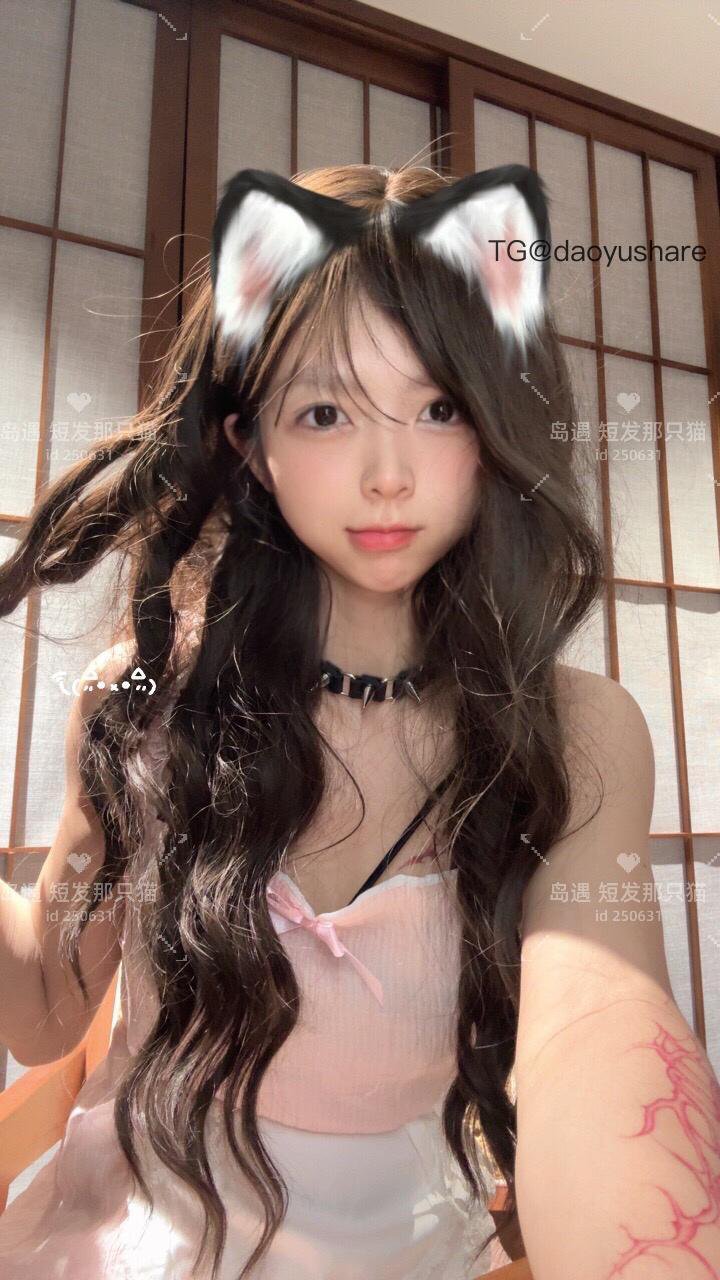 短发那只猫 2025-10-14 23:40:34 本喵可爱11连击 有没有甜到你的心 第3张