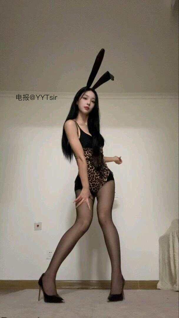 里不理 2025-10-23 15:49:54 黑丝兔女郎