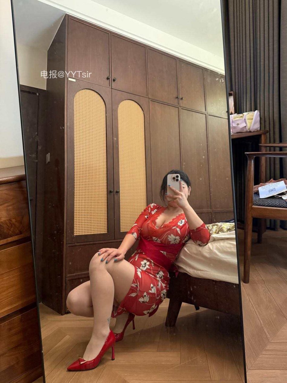芳姨 2025-10-25 20:31:59 只要一穿修身的衣服 ,妈妈味就出来了 第1张