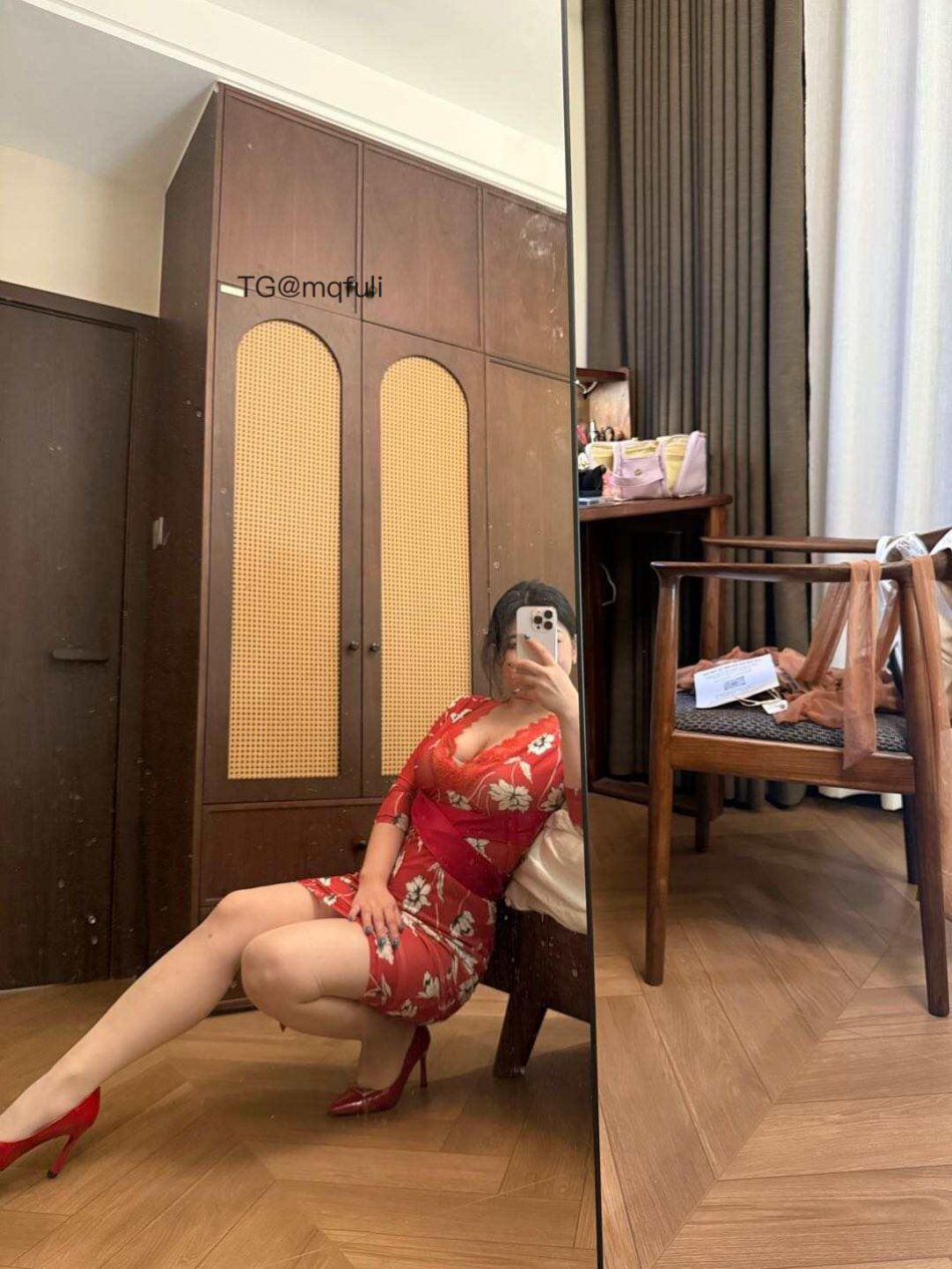 芳姨 2025-10-25 20:31:59 只要一穿修身的衣服 ,妈妈味就出来了 第2张