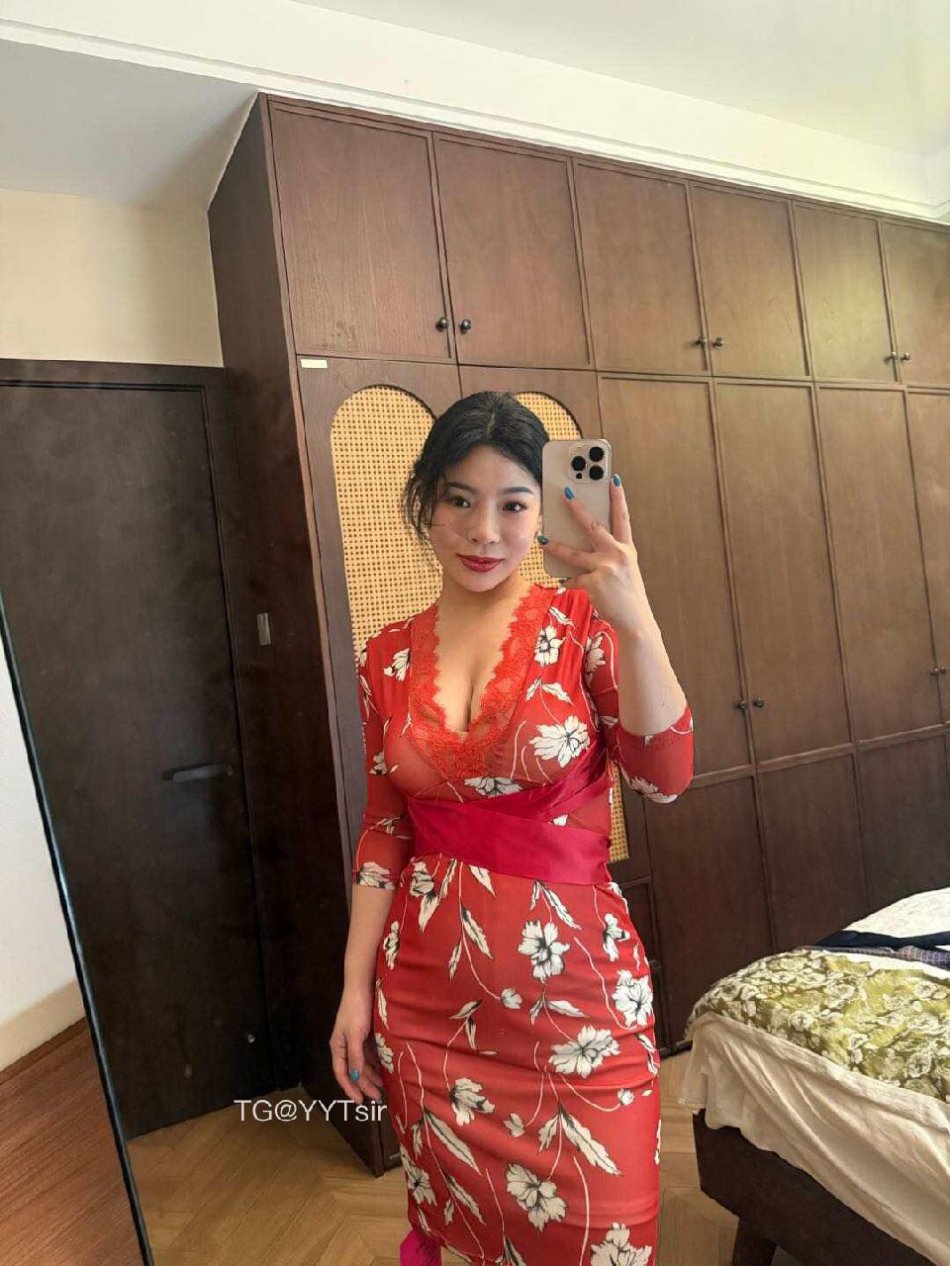 芳姨 2025-10-25 20:31:59 只要一穿修身的衣服 ,妈妈味就出来了 第6张