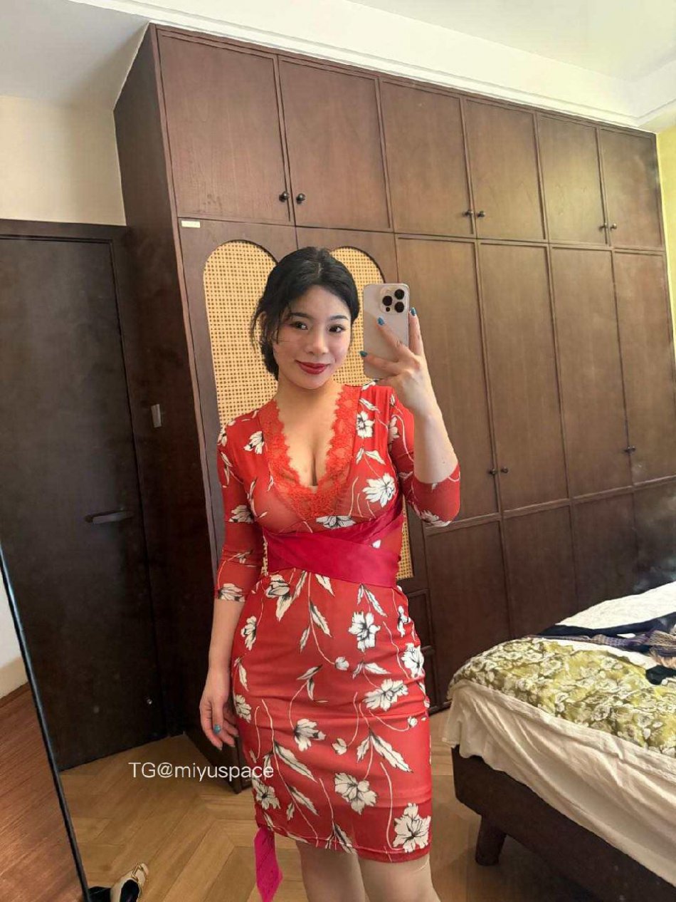 芳姨 2025-10-25 20:31:59 只要一穿修身的衣服 ,妈妈味就出来了 第4张