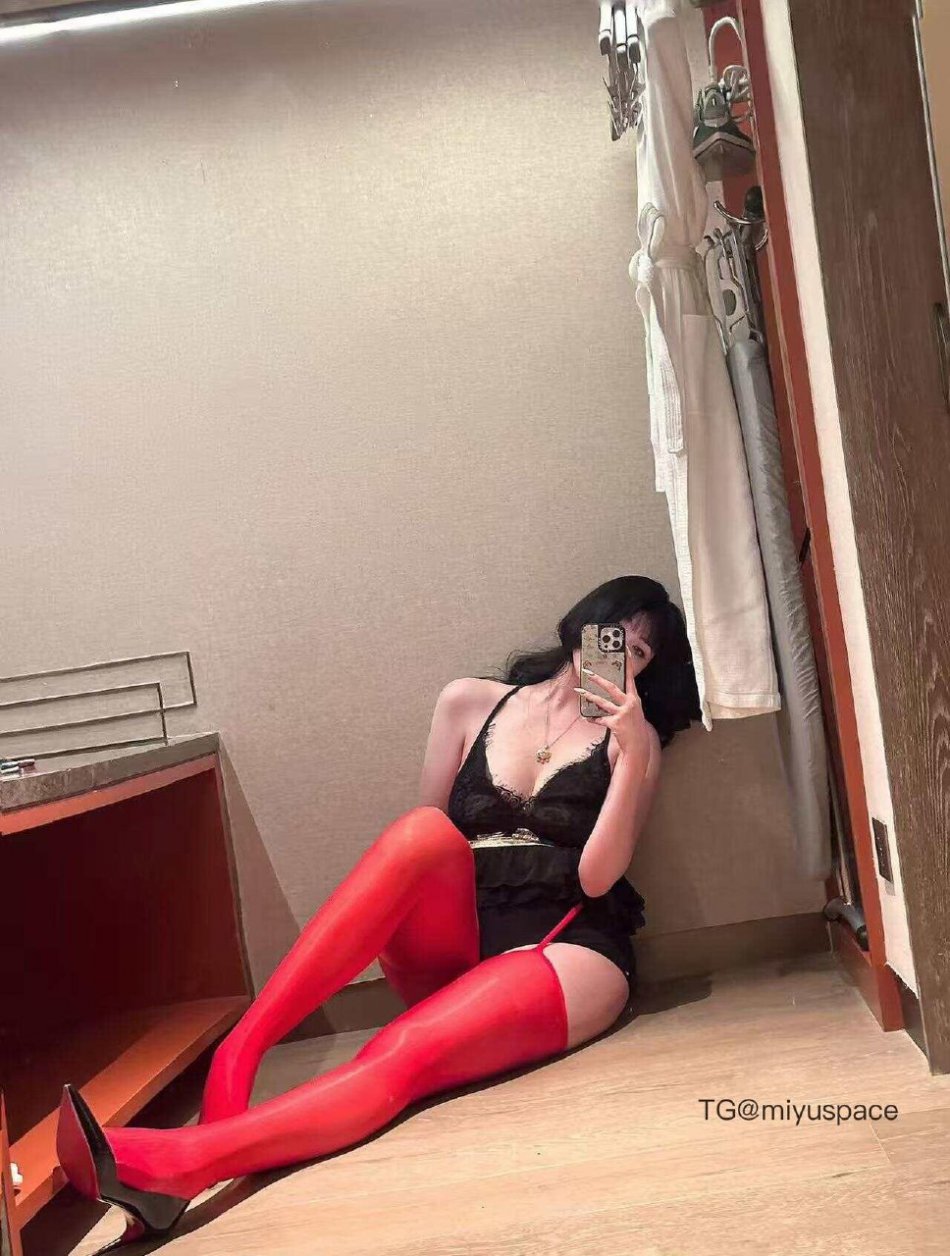 小泡芙芙芙 2025-10-13 11:54:47 红色丝丝嘿嘿