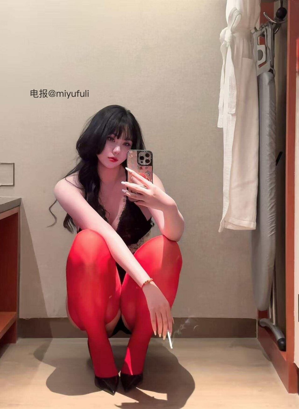 小泡芙芙芙 2025-10-13 11:54:47 红色丝丝嘿嘿