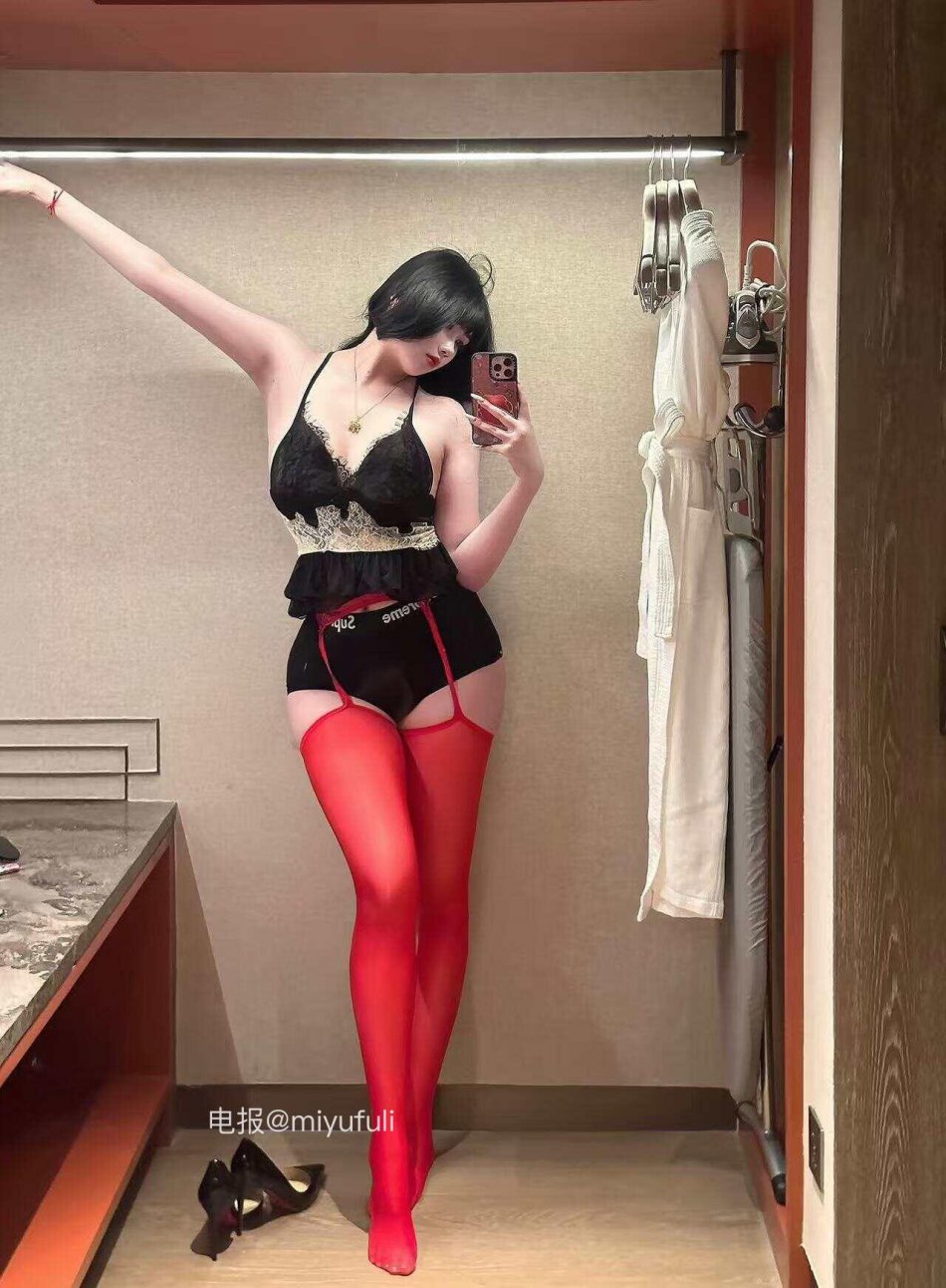 小泡芙芙芙 2025-10-13 11:54:47 红色丝丝嘿嘿