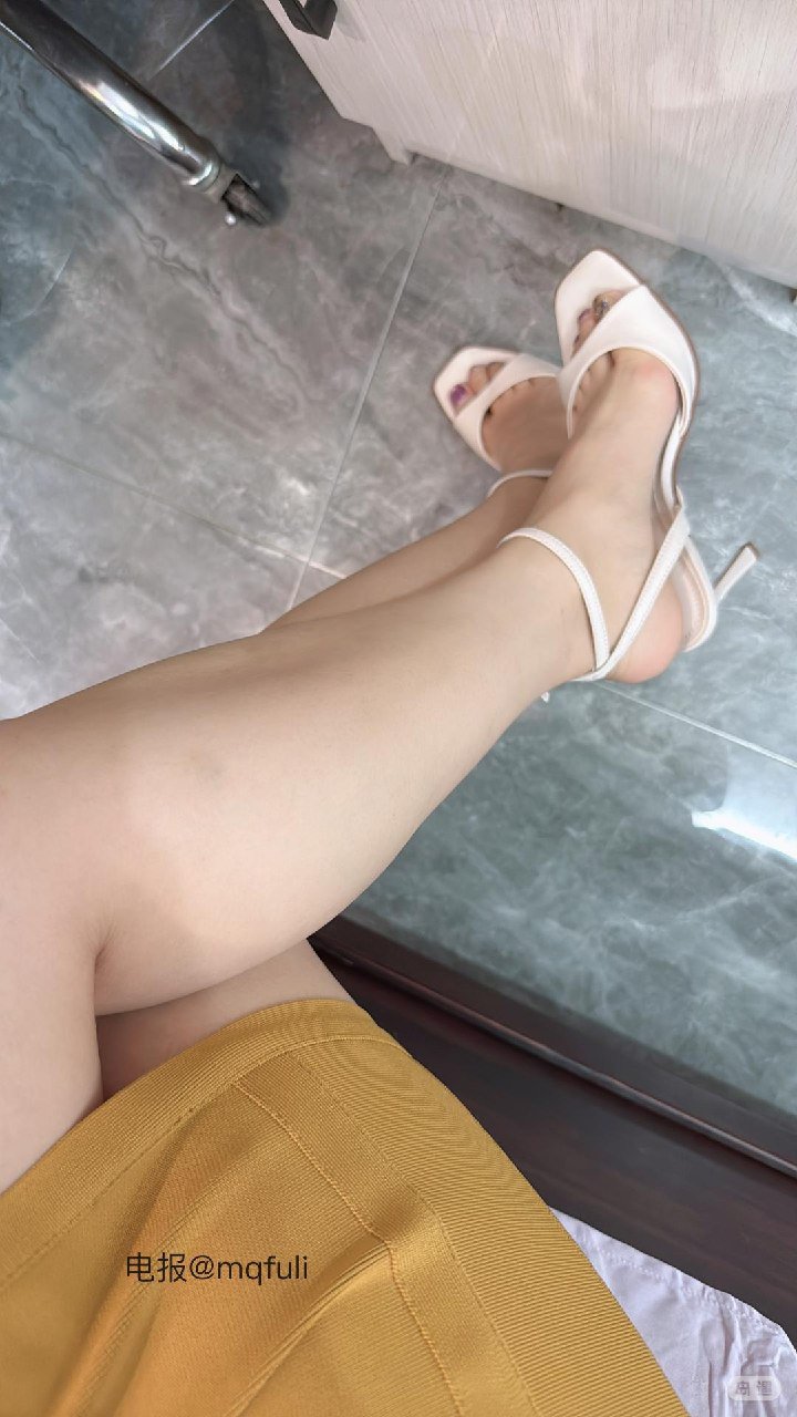 梦茜 2025-10-05 04:37:33 清晨的第一缕阳光 射在我腿上