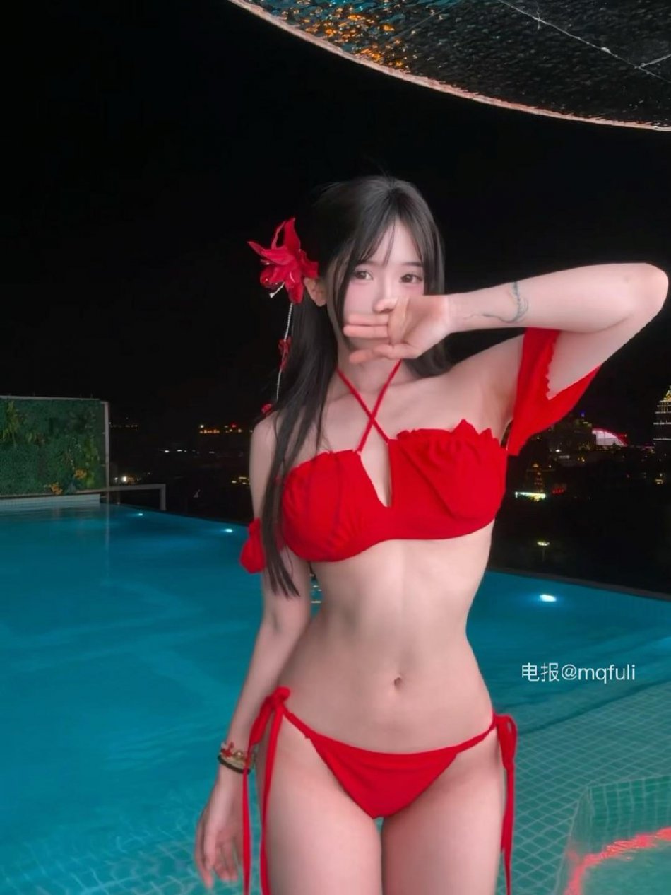 卿风 2025-10-28 18:59:26 #付费贴 兰芝一组多张泳装写真