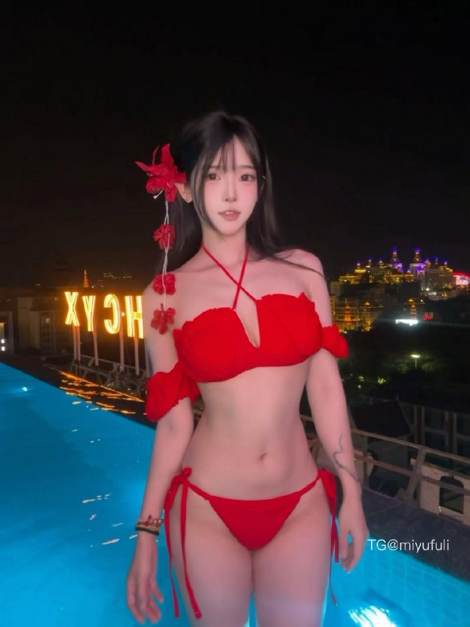 卿风 2025-10-28 18:59:26 #付费贴 兰芝一组多张泳装写真