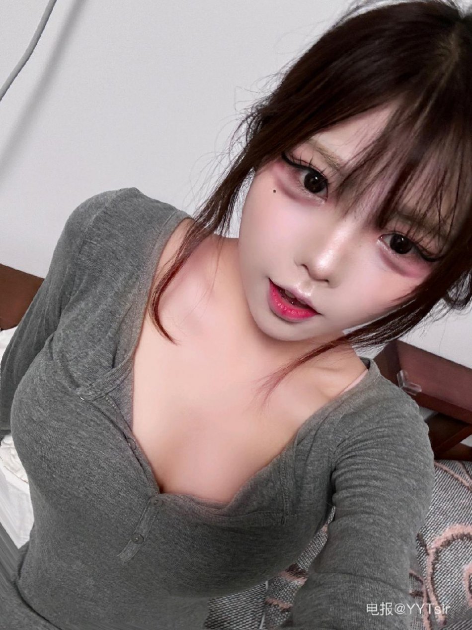 ouj00 2025-11-06 09:48:48 家人们ouj姐姐好看吗？喜不喜欢 第3张