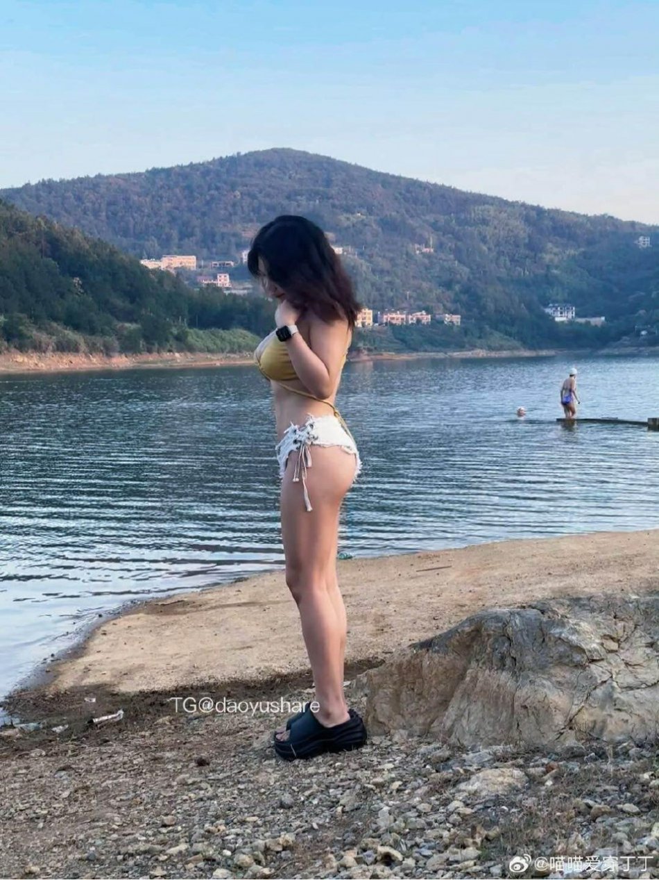 喵喵老师 2025-11-10 13:40:39 算弥补了夏天没去海边穿比基尼的遗憾 第1张