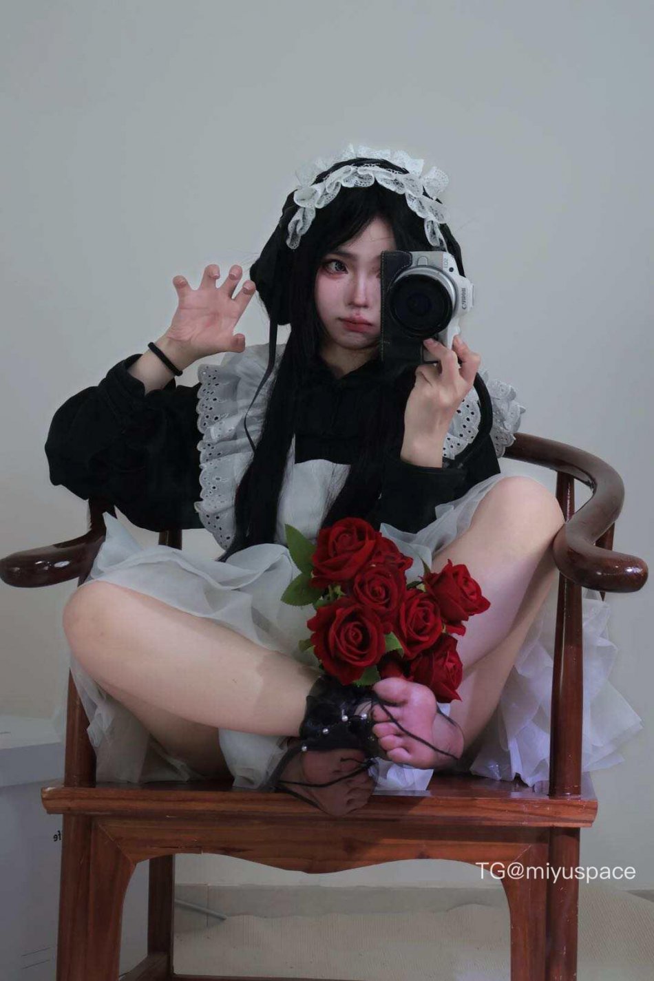 小兮有点宅 2025-11-12 15:27:00 盯着姐姐的脚想干嘛 第2张