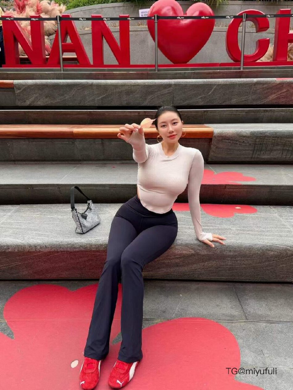 鹿瑶 2025-11-13 15:01:23 爱诞生于每一次垂眸相视的瞬间 第4张