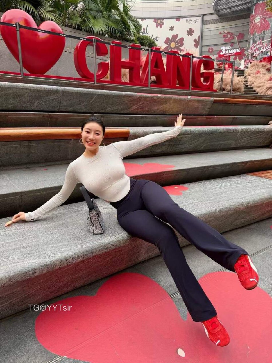 鹿瑶 2025-11-13 15:01:23 爱诞生于每一次垂眸相视的瞬间 第2张